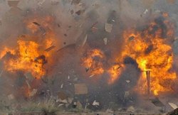 डायनामाइट से बीवी और बच्चे को उड़ाने जा रहा था शख्स, हुआ धमाका तो खुद ही फट गया