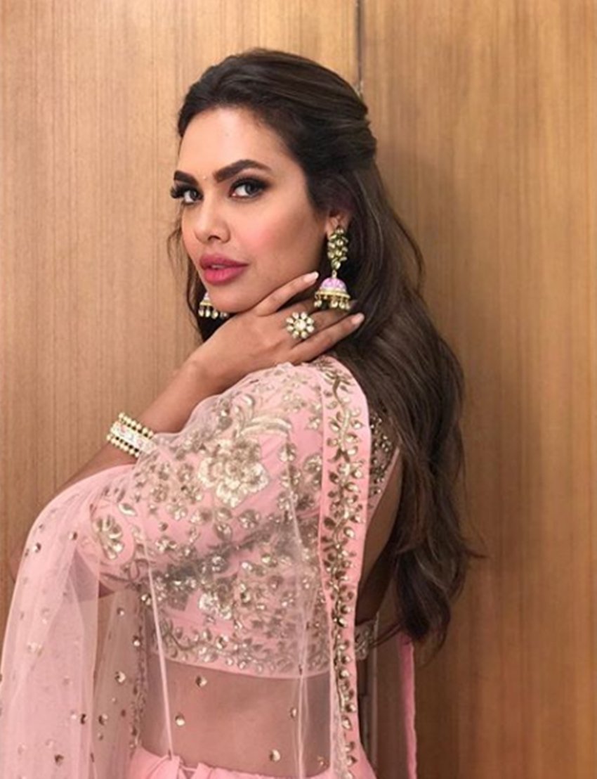 Esha Gupta, Esha Gupta bikini pics, Baadshaho, hardhik pandya, Esha Gupta vacation pics, Esha Gupta photos, Esha Gupta jansatta