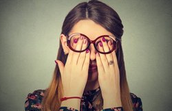 आंखों में जलन से छुटकारे के लिए ट्राइ कर सकते हैं रसोई से ये चीजें