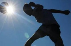 भारी कपड़े पहनने से लेकर धूप में व्यायाम करने सहित ये 5 आदतें बढ़ा देती हैं लू का खतरा