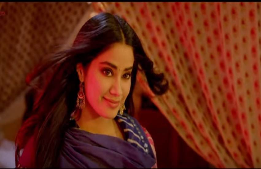 Zingaat Song Lyrics in Hindi, dhadak zingaat lyrics, mind blowing dance performance of janhvi kapoor and ishaan khattar in dhadak zingaat song, watch video, janhvi kapoor, ishaan khattar