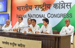 मध्य प्रदेश: कांग्रेस ने जारी की 155 उम्मीदवारों की पहली लिस्ट, दिग्विजय सिंह के बेटे को भी टिकट, देखें-पूरी लिस्ट