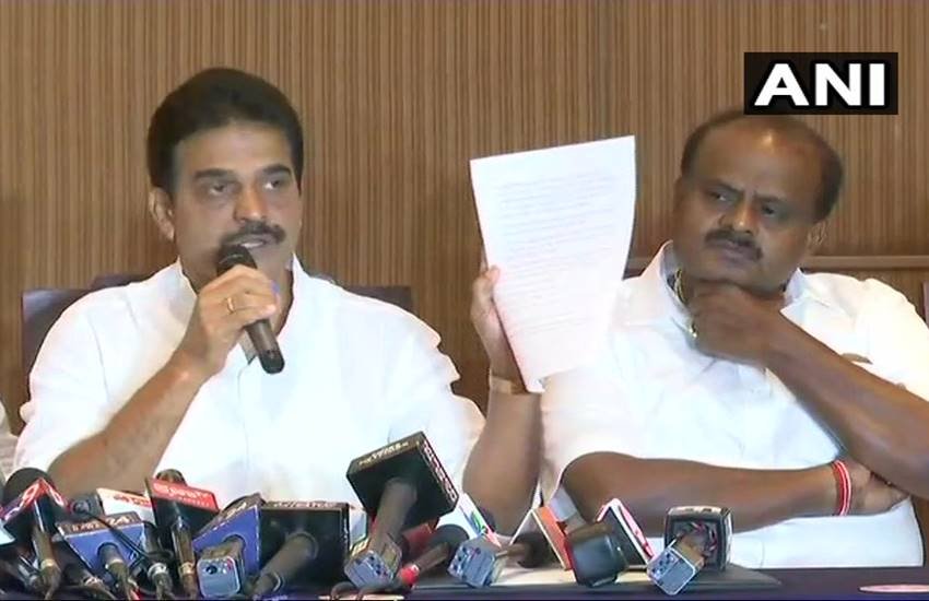 प्रेस कॉन्फ्रेंस के दौरान कांग्रेस नेता केसी वेणुगोपाल और कर्नाटक के सीएम एचडी कुमारस्वामी। (फोटो सोर्स- एएनआई)