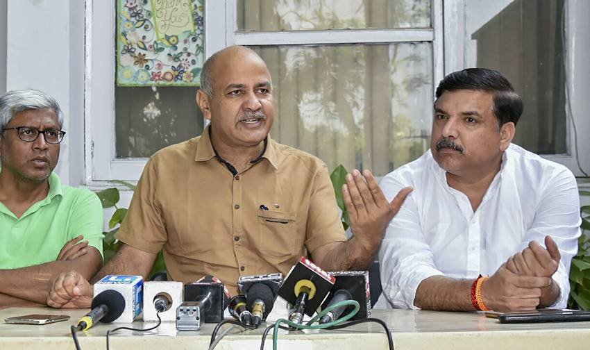 arvind kejriwal, arvind kejriwal protest, aap march, aam aadmi party, aap lg protest, narendra modi, aap protest live updates, delhi ias officers strike, kejriwal ias controversy"