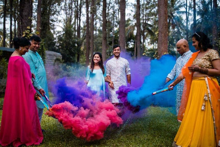 वह अक्सर अपनी गर्लफ्रेंड आशिता सूद के साथ सोशल मीडिया पर तस्वीरें शेयर करते रहते हैं। मयंक ने पिछले साल दिसंबर में आशिता को प्रपोज किया था और अब हमेशा के लिए एक दूजे के हो गए। (Photo- mayank Agarwal Twitter)