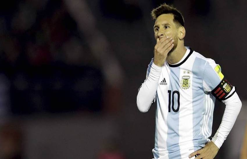  FIFA World Cup 2018: मेसी सिर झुकाये बैठे रहे चूंकि उन्हें अहसास हो गया कि विश्व कप खिताब अपने नाम करने का उनका सपना टूटकर उसी मैदान पर बिखर गया है और वह सन्यास लेने का फैसला कर सकते हैं। 