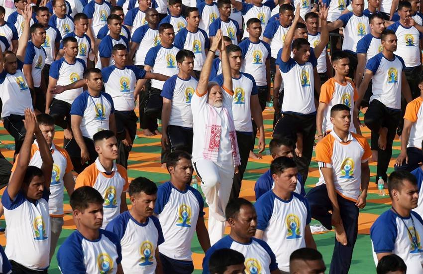 "yoga day, yoga day pics, yoga day hd images, yoga day images yoga day 2018 images, yoda day celebrations 2018, international yoga day, yoga day 2018, yoga day pictures, yoga day photos, narendra modi, devendra fadavis, vijay rupani, smriti irani, venkaiah naidu, piyush goyal, bjp, people perform yoga, moid yoga, yogi yoga, rajnath isngh yoga, ramnaik yoga
