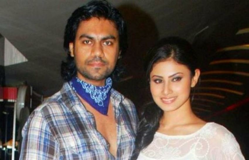 मोनी जहां मोहित रैना को डेट कर रही हैं वहीं गौरव हितीशा से शादी रचा चुके हैं।