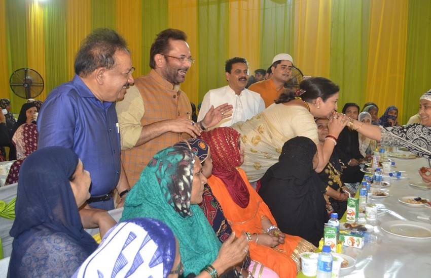 mukhtar abbas naqvi, Iftar, Iftar party, Islam, triple talaq, talaq, muslim woman, owaisi, Hindi news, news in hindi, Jansatta