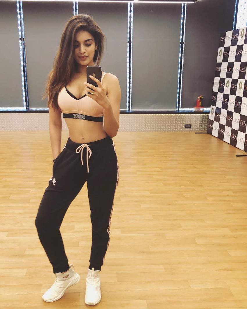 "nidhhi agerwal, nidhhi agerwal kl rahul, kl rahul girlfriend, nidhi agarwal kl rahul dating, nidhhi agerwal pics, who is nidhhi agerwal