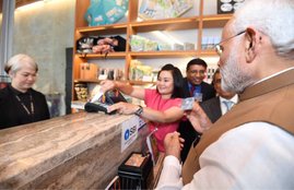 pm narendra modi, modi in singapore, singapore, rupay card, madhu painting, Hindi news, News in hindi, Jansatta