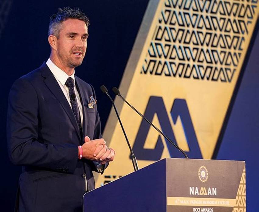 smriti mandhana, harmanreet kaur, viart kohli, mithali raj, AAnushka sharma, deepika pallikal, dinesh karthik, Krunalpandya, hadrik pandya, Naman, BCCI Award, M A K Pataudi Memorial Lecture and BCCI Awards,