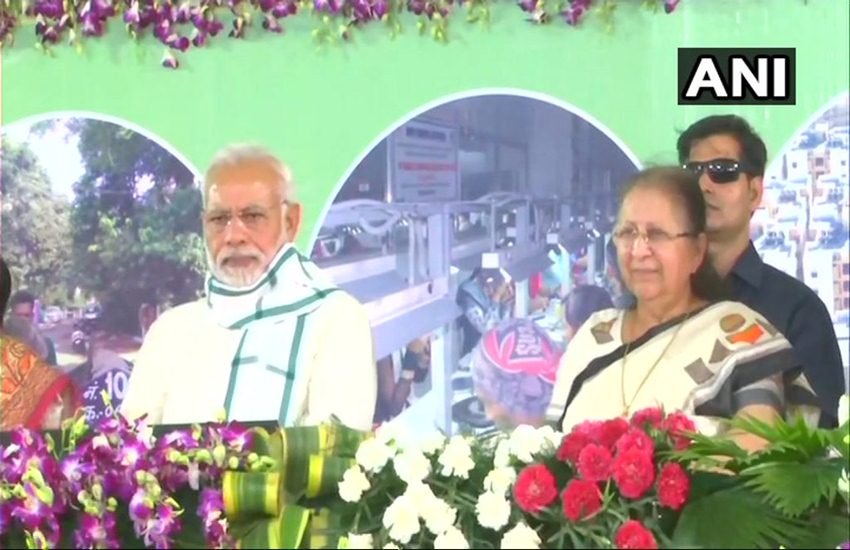 प्रधानमंत्री ने डॉ मुखर्जी को याद करते हुए कहा कि वे कहा करते थे कि कोई भी राष्ट्र सिर्फ अपनी ऊर्जा से ही सुरक्षित रह सकता है।