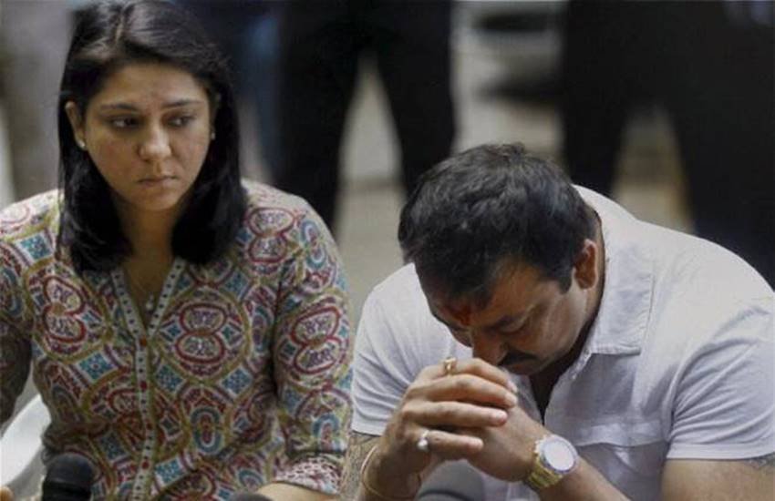 संजय दत्त की ड्रग एडिक्शन के बारे में इंडस्ट्री से लेकर परिवार को भी मालूम था। 