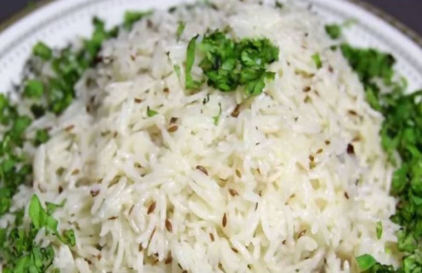 चावल को लेकर कई तरह के मिथक लोगों के बीच लोकप्रिय हैं। जैसे- रात में चावल खाने से मोटापा हो जाता है या फिर चावल में काफी मात्रा में फैट होता है।