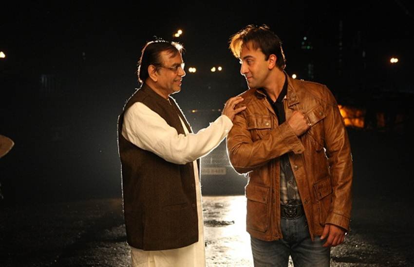 फिल्म संजू के एक सीन के दौरान रणबीर कपूर और परेश रावल।