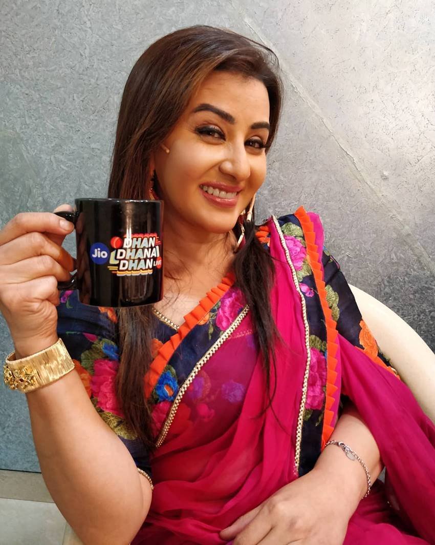 Shilpa shinde drapes the red chiffon saree like nobody else , Dhan Dhana Dhan's Shilpa Shinde flaunts saree in the most sexiest ways possible photos, Dhan Dhana Dhan's Shilpa Shinde flaunts saree in the most sexiest ways possible images, Dhan Dhana Dhan's Shilpa Shinde flaunts saree in the most sexiest ways possible photo gallery, celeb photos, bollywood celeb photos, celebrity images, celebrity at parties