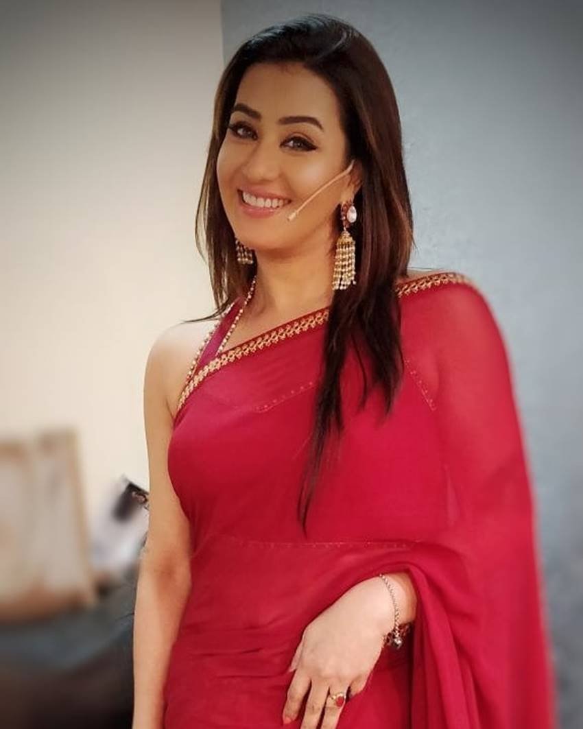 Shilpa shinde drapes the red chiffon saree like nobody else , Dhan Dhana Dhan's Shilpa Shinde flaunts saree in the most sexiest ways possible photos, Dhan Dhana Dhan's Shilpa Shinde flaunts saree in the most sexiest ways possible images, Dhan Dhana Dhan's Shilpa Shinde flaunts saree in the most sexiest ways possible photo gallery, celeb photos, bollywood celeb photos, celebrity images, celebrity at parties