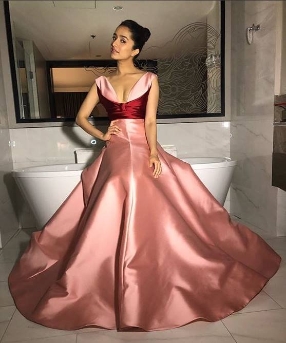 iifa 2018 day 3, iifa fashion, iifa 2018, iifa pics, kriti sanon, kriti sanon latest photos, kriti sanon fashion, shraddha kapoor, shraddha kapoor fashion, zaira wasim fashion, indian express, indian express news