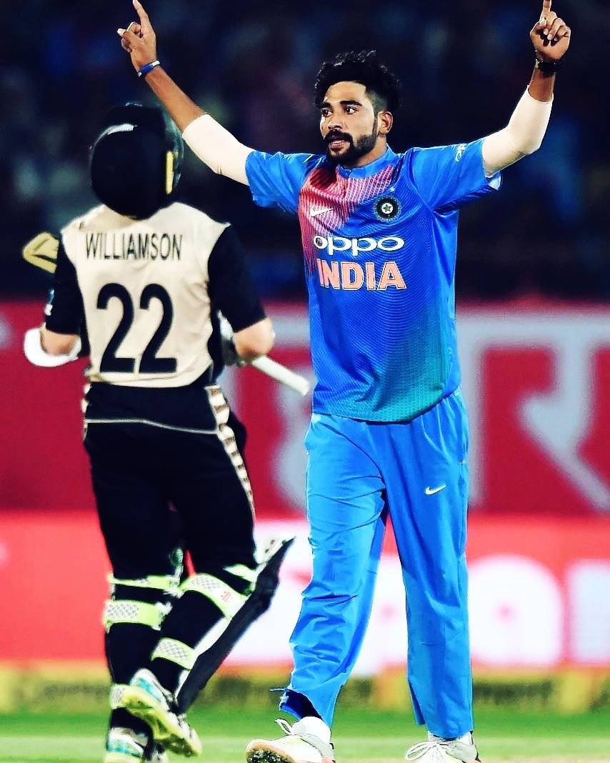 Mohammed Siraj, Gift, Jeep Compass, IPL Auction, IPL Salary, indian cricketer Mohammed Siraj, Mohammed Siraj new ride, Mohammed Siraj new car, Mohammed Siraj photos, Mohammed Siraj gallery jansata, Mohammed Siraj run, Mohammed Siraj wicket, IPL Mohammed Siraj, Mohammed Siraj in ipl Mohammed Siraj with kohli, kohali team Player Mohammed Siraj