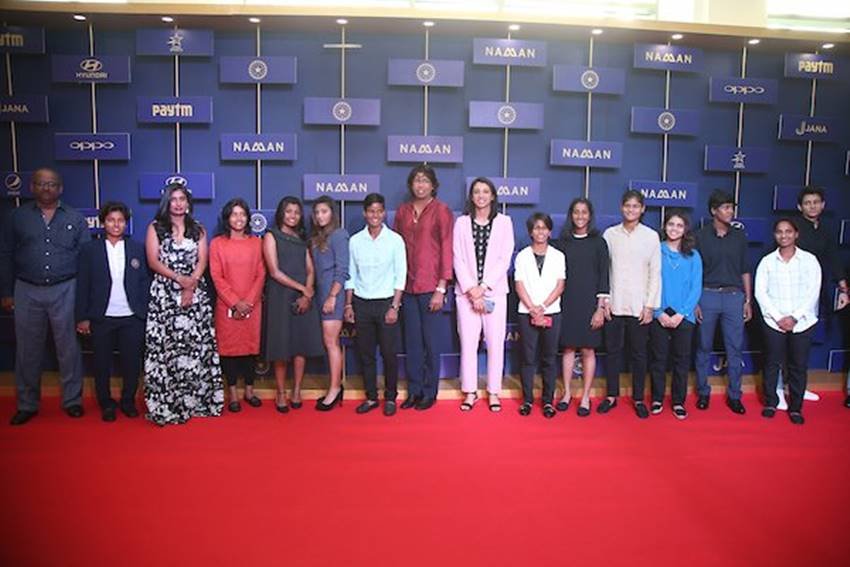 smriti mandhana, harmanreet kaur, viart kohli, mithali raj, AAnushka sharma, deepika pallikal, dinesh karthik, Krunalpandya, hadrik pandya, Naman, BCCI Award, M A K Pataudi Memorial Lecture and BCCI Awards,