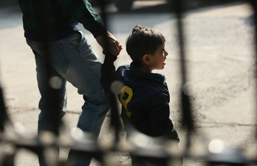 सामाजिक दबाव में हमारी अपेक्षा एक नवीं-दसवीं में पढ़ने वाले बच्चे से कुछ ज्यादा हो गई है। 