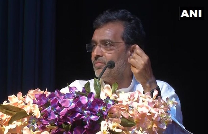 पटना में एक कार्यक्रम को संबोधित करते केंद्रीय मानव संसाधन विकास राज्यमंत्री उपेंद्र कुशवाहा।  पटना में एक कार्यक्रम को संबोधित करते केंद्रीय मानव संसाधन विकास राज्यमंत्री उपेंद्र कुशवाहा।