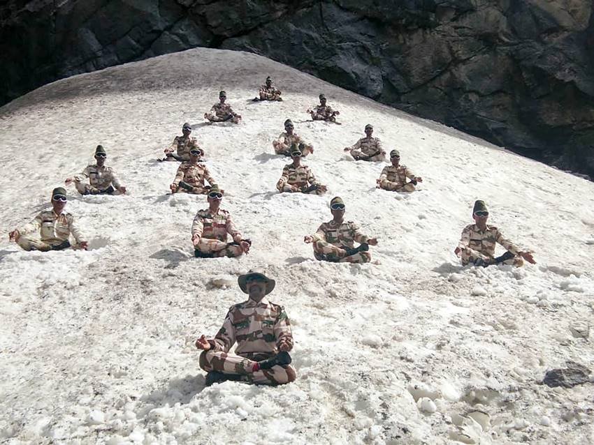 international yoga day, international day of yoga, international yoga day 2018, International Yoga day viral videos, International Yoga day Modi, International Yoga day funny, International Yoga day Air Force,,indian army, indian navy, indian airforce yoga, Indo-Tibetan Border Police force