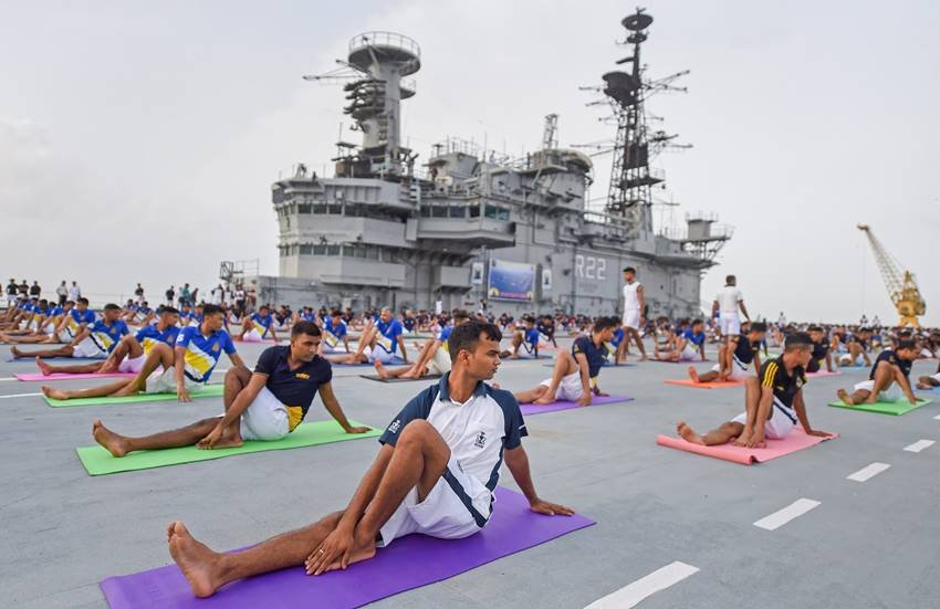international yoga day, international day of yoga, international yoga day 2018, International Yoga day viral videos, International Yoga day Modi, International Yoga day funny, International Yoga day Air Force,,indian army, indian navy, indian airforce yoga, Indo-Tibetan Border Police force