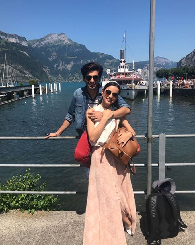 Video of Sanaya Irani and Mohit Sehgal, Sanaya Irani and Mohit Sehgal, tv actor Sanaya Irani, tv actor Mohit Sehgal, Sanaya Irani and Mohit Sehgal recreating the iconic scene ddlj, shahrukh khan and kajol movie DDLJ, television news, entertainment news, bollywood news, entertainment news, bollywood news, television news, entertainment news, bollywood news