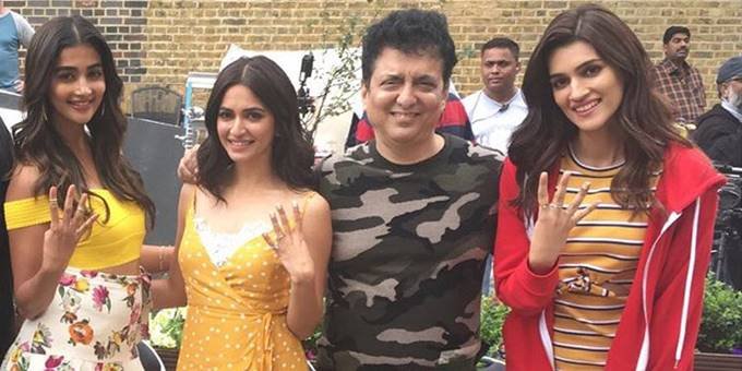 akshay kumar, Riteish Deshmukh, bobby deol, chuncky panday, kriti senon, kriti kharbanda, akshay kumar Riteish Deshmukh having fun together, akshay kumar, Riteish Deshmukh in london bridge, akshay kumar in london bridge, Riteish Deshmukh, entertainment news, entertainment news, bollywood news, television news, entertainment news, entertainment news, bollywood news, television news, entertainment news