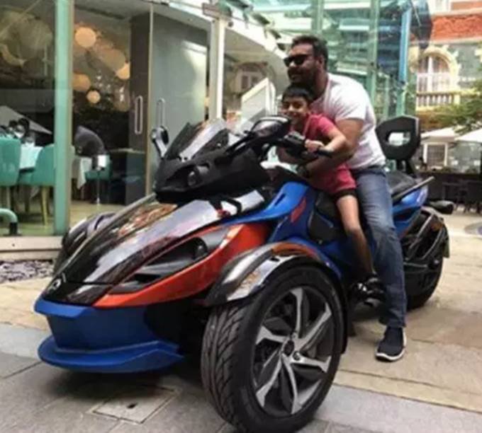 kajol, ajay devgn, kajol with family, ajay kajol enjoying London vacations, here are pictures of Nysa and Yug, Nysa and Yug in London vacations, Nysa and Yug with parents kajol and ajay, bollywood news, television news, entertainment news, bollywood news, television news, entertainment news, bollywood news, television news, bollywood news, television news, entertainment news, bollywood news, television news, entertainment news, bollywood news, television news