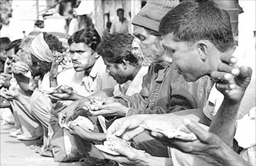 कई खाद्यान्न और खाद्य पदार्थ अपने सर्वाधिक उत्पादन को छू कर अब ढलान की ओर उन्मुख हैं। यानी उनकी पैदावार दर कम हो रही है।