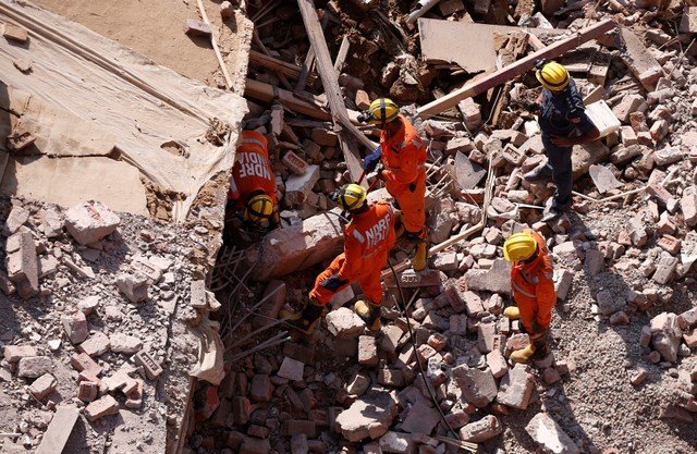 "noida building collapse pics, delhi building collapse, building collapse pictures, greater noida building collapse, delhi news,