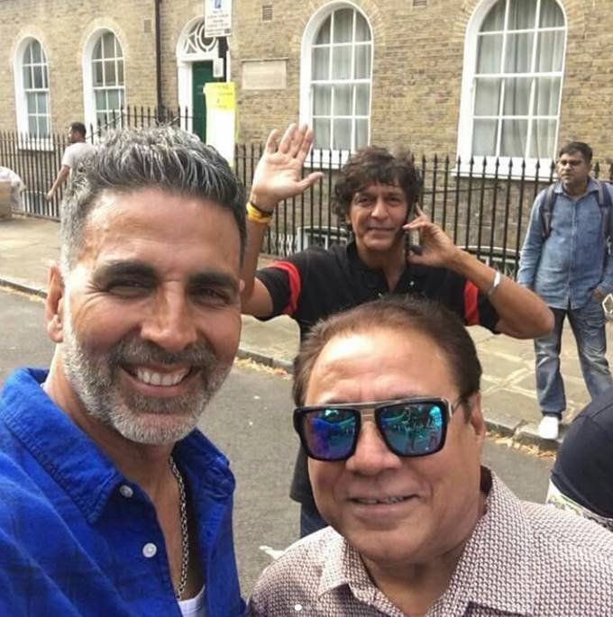 akshay kumar, Riteish Deshmukh, bobby deol, chuncky panday, kriti senon, kriti kharbanda, akshay kumar Riteish Deshmukh having fun together, akshay kumar, Riteish Deshmukh in london bridge, akshay kumar in london bridge, Riteish Deshmukh, entertainment news, entertainment news, bollywood news, television news, entertainment news, entertainment news, bollywood news, television news, entertainment news