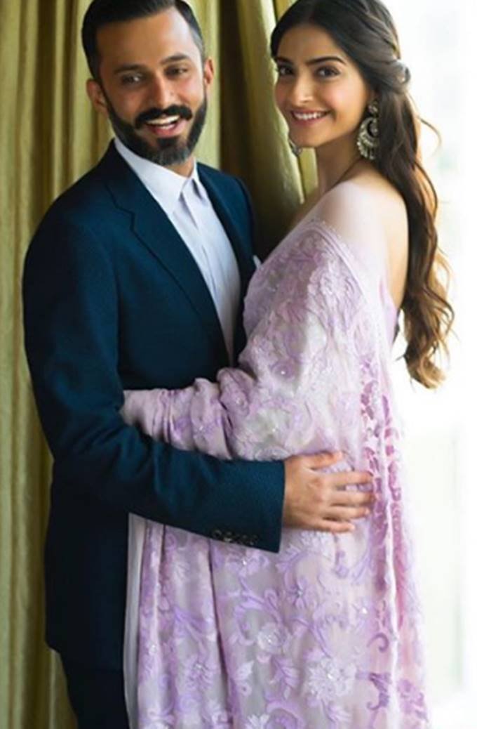 sonam kapoor, sonam kapoor with husband anand ahuja, anand ahuja and sonam kapoor romancing, sonam anand romancing with each other, look at sonam kapoor, sonam kapoor royal look in pictures, television news, television news,entertainment news, bollywood news, television news, entertainment news, bollywood news, television news
