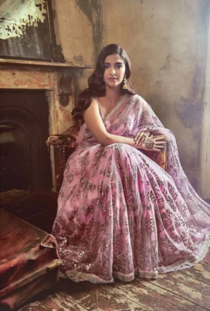 sonam kapoor, sonam kapoor with husband anand ahuja, anand ahuja and sonam kapoor romancing, sonam anand romancing with each other, look at sonam kapoor, sonam kapoor royal look in pictures, television news, television news,entertainment news, bollywood news, television news, entertainment news, bollywood news, television news