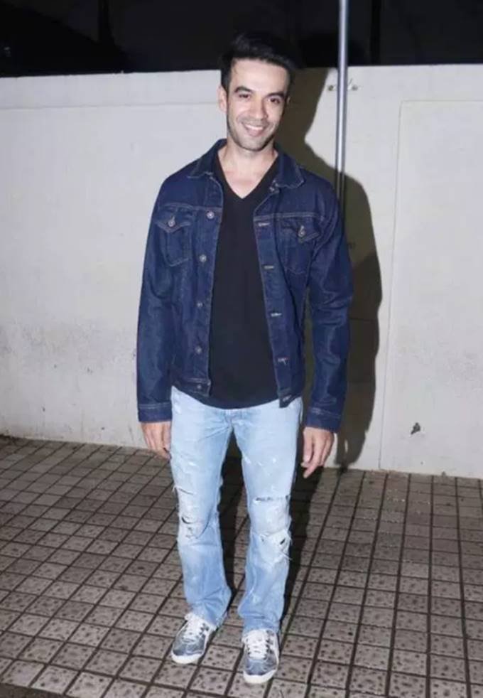 Dhadak screening, Anil Kapoor, Boney kapoor, khushi kapoor, sonam kapoor, Varun Dhawan, sonam kapoor came to watch janhvi kapoor, janhvi kapoor debut movie dhadak, sonam kapoor cousin janhvi kapoor, janhvi kapoor movie special screening, entertainment news, bollywood news, television news, entertainment news,entertainment news, bollywood news, television news, entertainment news