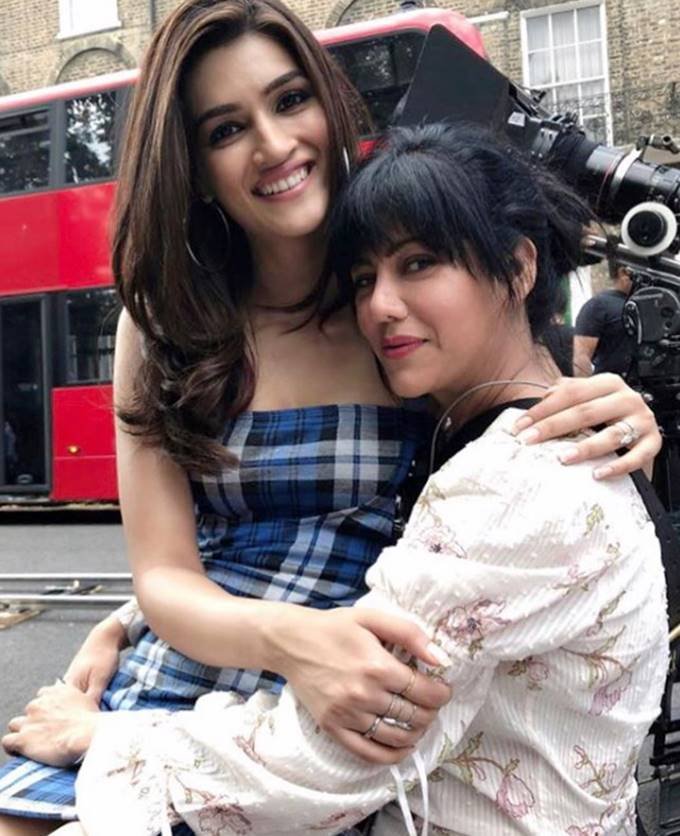akshay kumar, Riteish Deshmukh, bobby deol, chuncky panday, kriti senon, kriti kharbanda, akshay kumar Riteish Deshmukh having fun together, akshay kumar, Riteish Deshmukh in london bridge, akshay kumar in london bridge, Riteish Deshmukh, entertainment news, entertainment news, bollywood news, television news, entertainment news, entertainment news, bollywood news, television news, entertainment news
