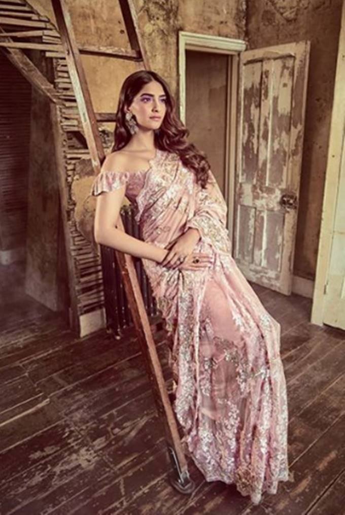 sonam kapoor, sonam kapoor with husband anand ahuja, anand ahuja and sonam kapoor romancing, sonam anand romancing with each other, look at sonam kapoor, sonam kapoor royal look in pictures, television news, television news,entertainment news, bollywood news, television news, entertainment news, bollywood news, television news
