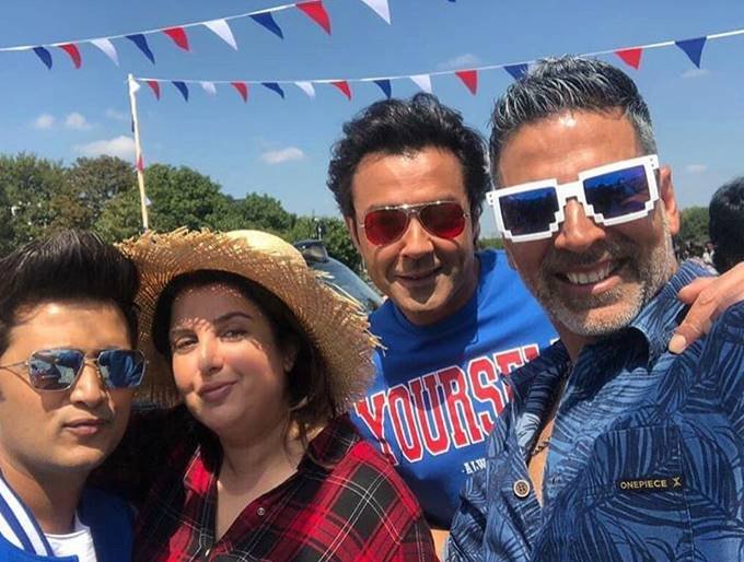 akshay kumar, Riteish Deshmukh, bobby deol, chuncky panday, kriti senon, kriti kharbanda, akshay kumar Riteish Deshmukh having fun together, akshay kumar, Riteish Deshmukh in london bridge, akshay kumar in london bridge, Riteish Deshmukh, entertainment news, entertainment news, bollywood news, television news, entertainment news, entertainment news, bollywood news, television news, entertainment news
