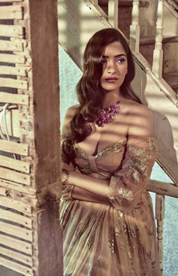 sonam kapoor, sonam kapoor with husband anand ahuja, anand ahuja and sonam kapoor romancing, sonam anand romancing with each other, look at sonam kapoor, sonam kapoor royal look in pictures, television news, television news,entertainment news, bollywood news, television news, entertainment news, bollywood news, television news