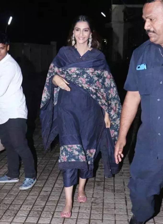 Dhadak screening, Anil Kapoor, Boney kapoor, khushi kapoor, sonam kapoor, Varun Dhawan, sonam kapoor came to watch janhvi kapoor, janhvi kapoor debut movie dhadak, sonam kapoor cousin janhvi kapoor, janhvi kapoor movie special screening, entertainment news, bollywood news, television news, entertainment news,entertainment news, bollywood news, television news, entertainment news