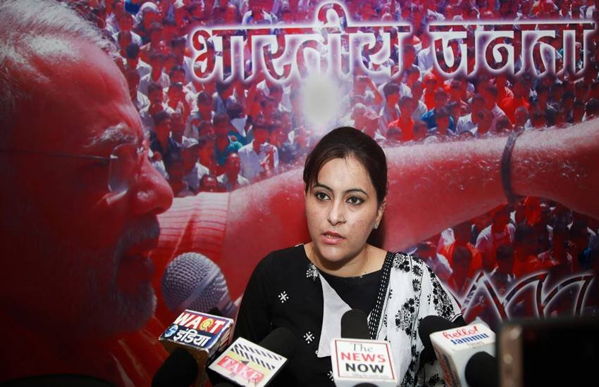 भाजपा के एक विधायक की पत्नी ने आज अपने पति पर एक कॉलेज छात्रा से विवाहेत्तर संबंध रखने और उससे शादी करने का सार्वजनिक रूप से आरोप लगाया। (Photo-PTI)