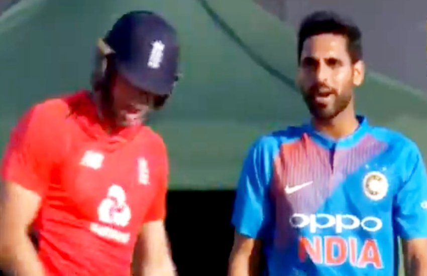 मैदान पर इंग्लिश बल्लेबाज डेविड विली से भारतीय क्रिकेटर भुवनेश्वर कुमार की तीखी बहस हुई (फोटो सोर्स- वीडियो स्क्रीनशॉट)
