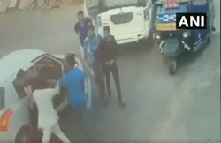 राजस्‍थान: पास नहीं दिया तो बीजेपी विधायक के बेटे ने शख्‍स को कार से खींचकर मारा थप्‍पड़