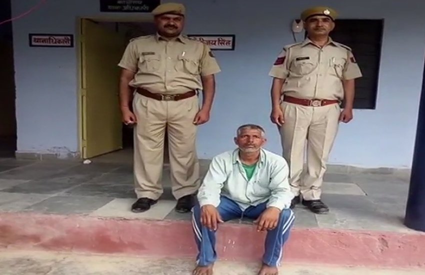 भरतपुर में पिता ने बेटे को मारा (फोटो सोर्स- एएनआई ट्विटर)