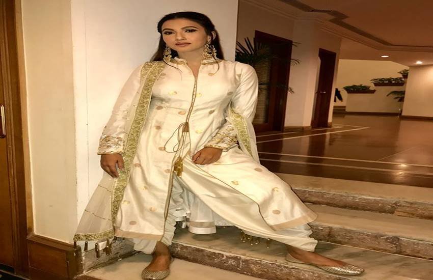 देखें गौहर जो तख्ती लिए थीं, उसमें क्या लिखा था। (फोटोः टि्वटर)