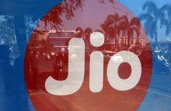 Jio GigaFiber Service: टीवी पर देखिए अल्ट्रा एचडी कंटेंट, ‘स्मार्टहोम’ में बदल जाएगा आपका घर, जानें खासियतें