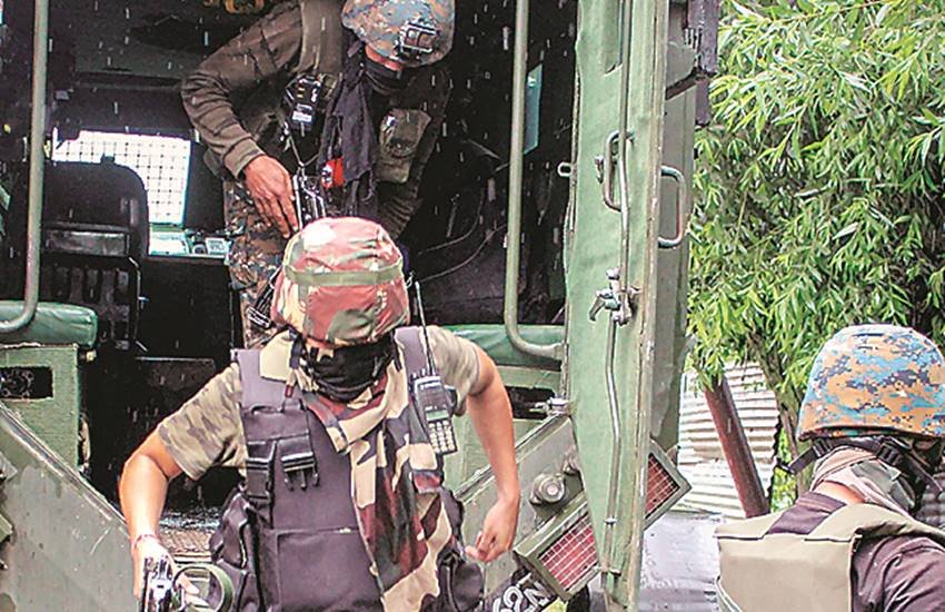 रक्षा मंत्रालय के अनुसार, सेना की 47 राष्ट्रीय राइफल्स के जवानों को बुधवार दोपहर कुपवाड़ा के कांडी जंगल इलाके में आतंकियों की सक्रियता की जानकारी मिली थी। 